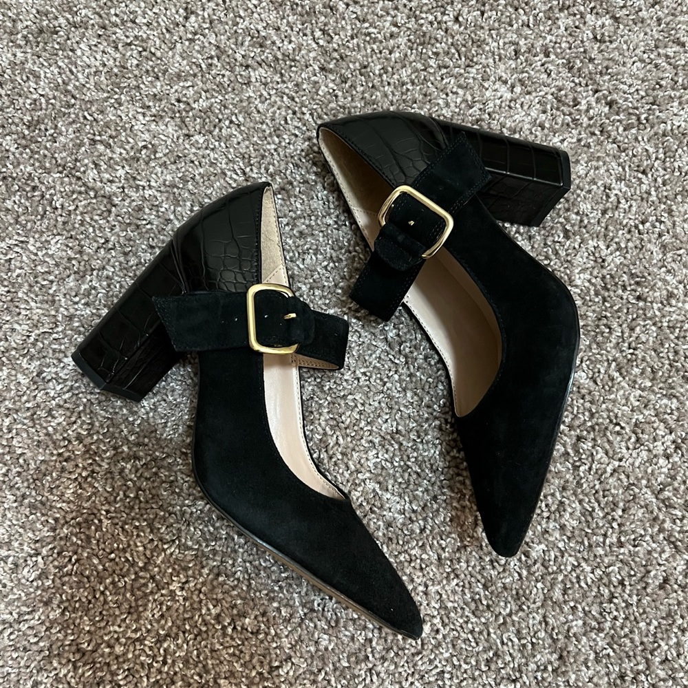 Pointed toe Mary Jane shoes with gold detail